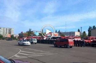 В Энергодаре пожарная часть вышла на протест против российских оккупантов, похитивших начальника части