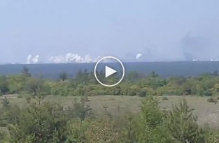 На видео орки штурмуют город Лиман. Видны огромные столбы дыма. Также сообщают о жестоких боях