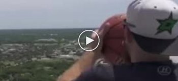 Невероятное попадание мячом в баскетбольную корзину