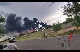Видео пожара после взрывов во временно оккупированной Новой Каховке