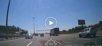 В Петербурге мотоциклист погиб, врезавшись в грузовик