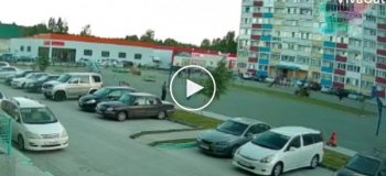В Новосибирске нетрезвая женщина на квадроцикле гоняла по детской площадке