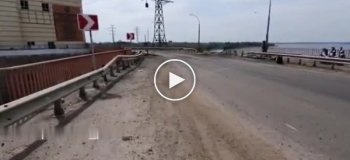 В соцсетях пишут, что это первые кадры после удара по мосту Каховской ГЭС