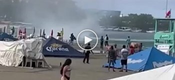 Cмерч внезапно вышел из моря на пляж в мексиканском городе Веракрус