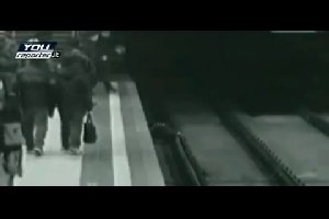 Мальчик упал с платформы метро
