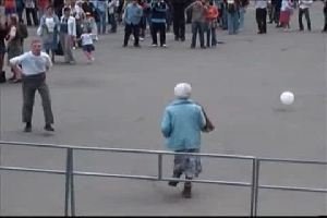 Танцующая бабушка