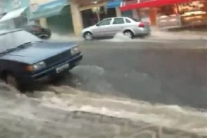 Спасение женщины во время наводнения
