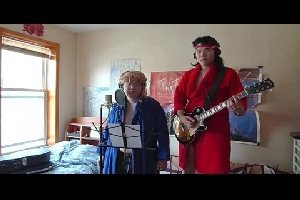 Азиаты поют песню Лед Зеппилин