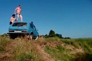 Неудачный прыжок с машины